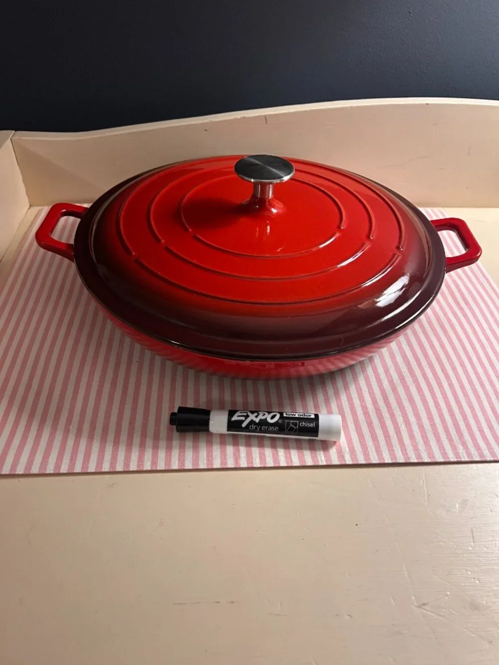 Amazon Basics Shallow Dutch Oven Pot with Lid
